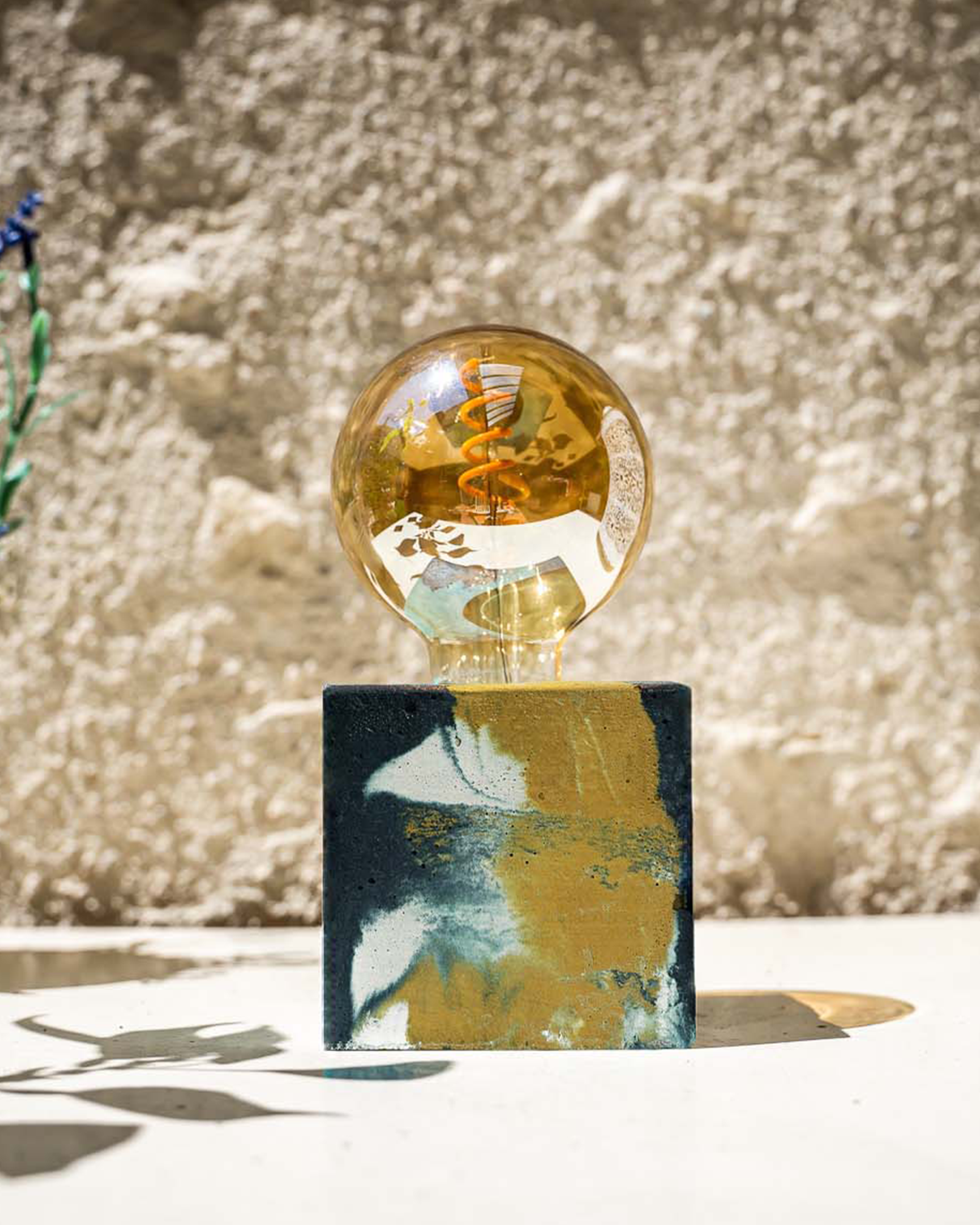 Lampes carrées en béton Bleu Pétrole Blanc et Jaune