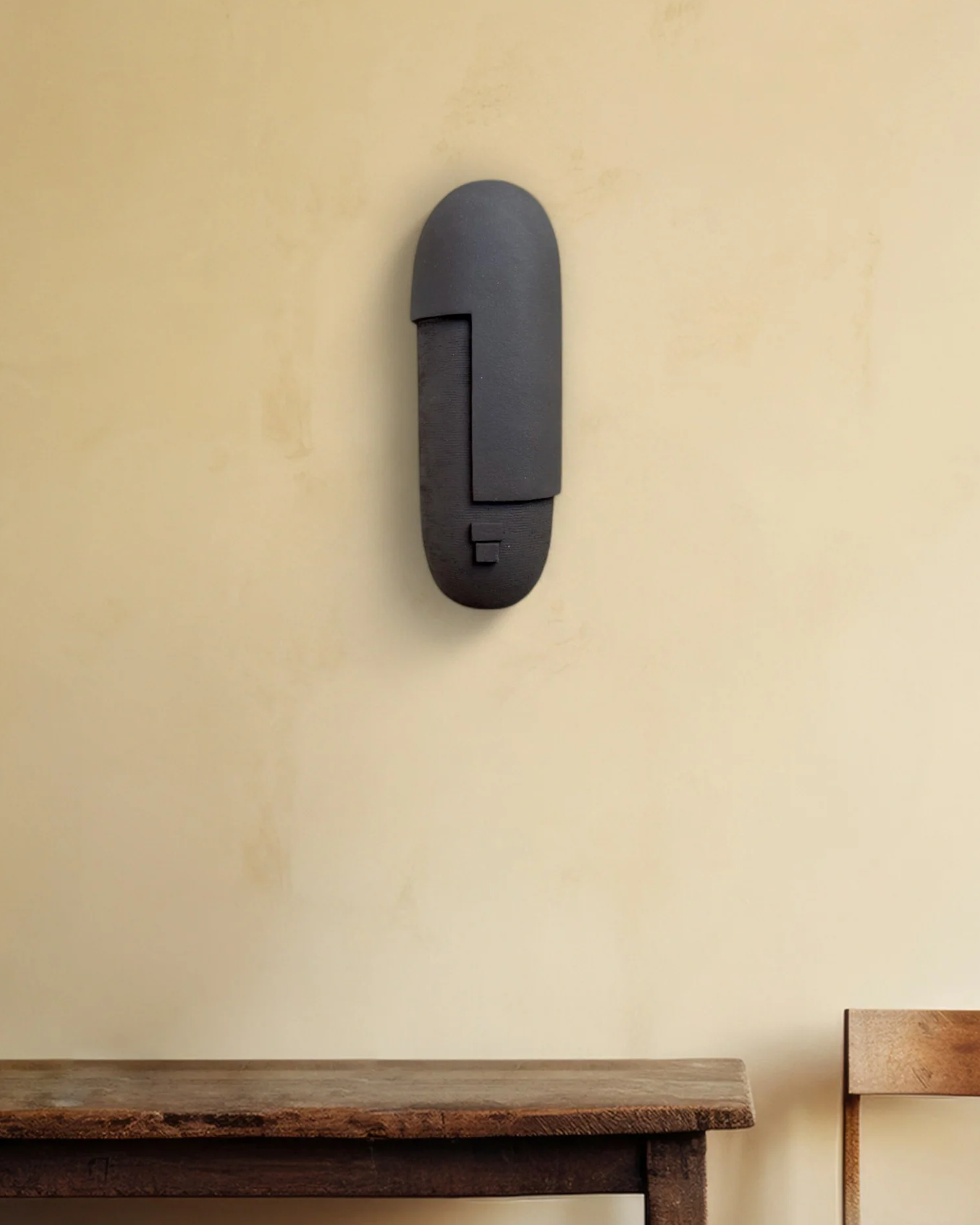 Masque en papier maché noire