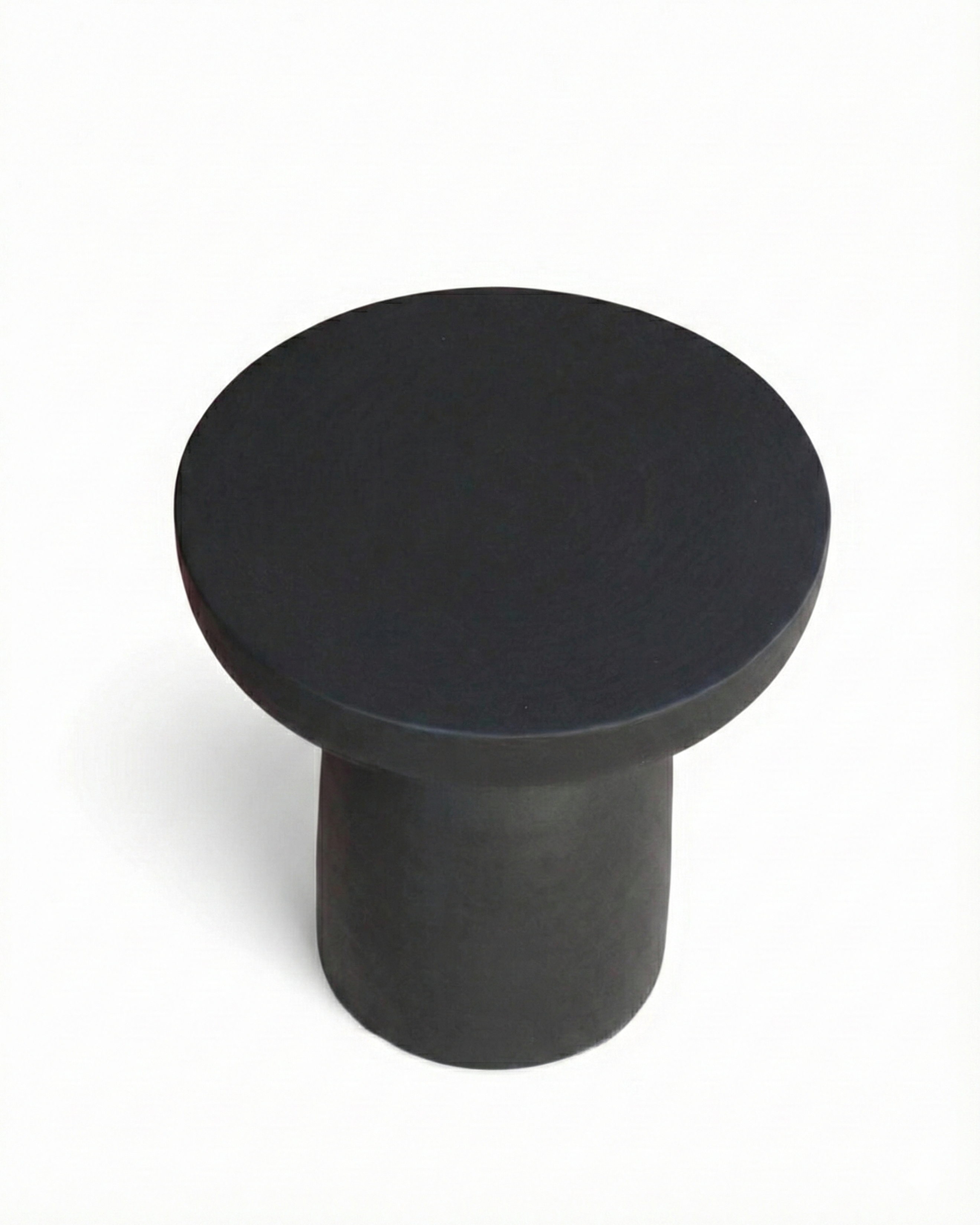 Table d'appoint sculpturale noire effet béton