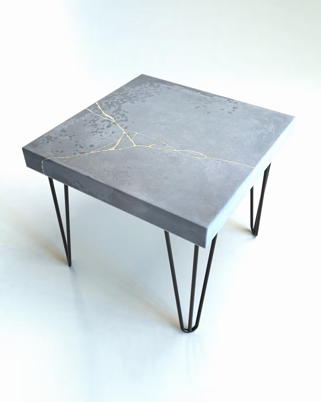 Table Basse "Kintsugi" en Béton Artisanal