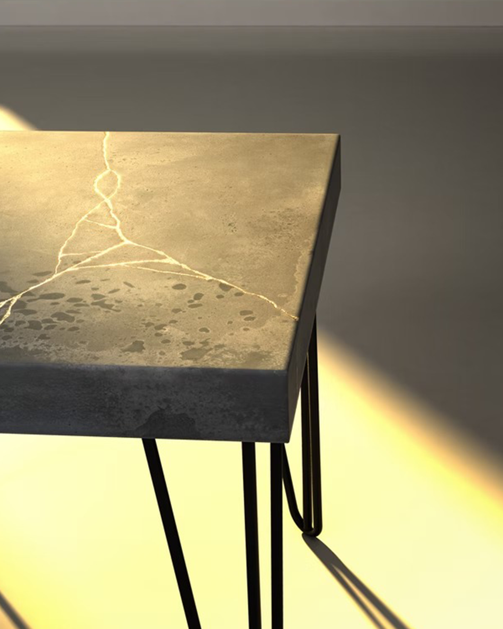 Table Basse "Kintsugi" en Béton Artisanal